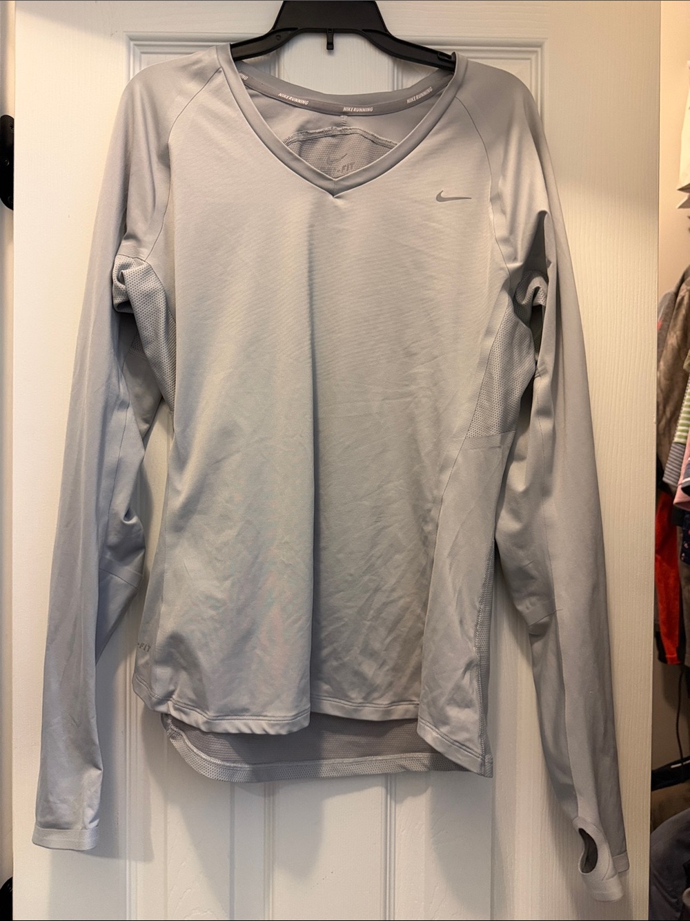 Nike Women’s Light Gray Long-Sleeve V-Neck Performance Top